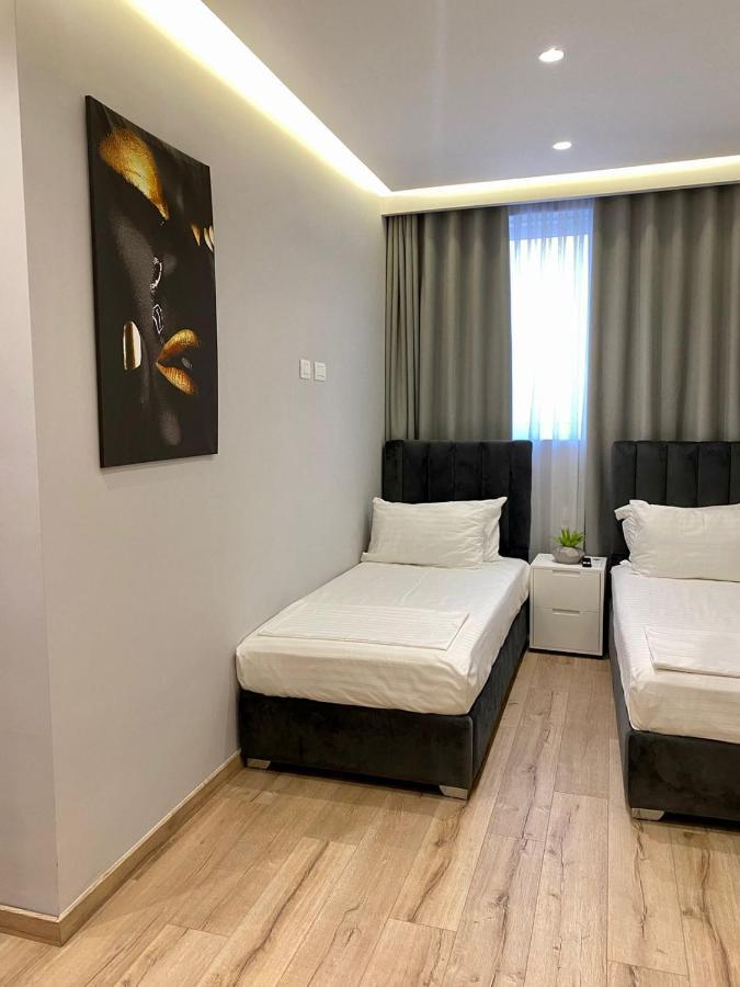 Primo Hotel Тирана Екстериор снимка